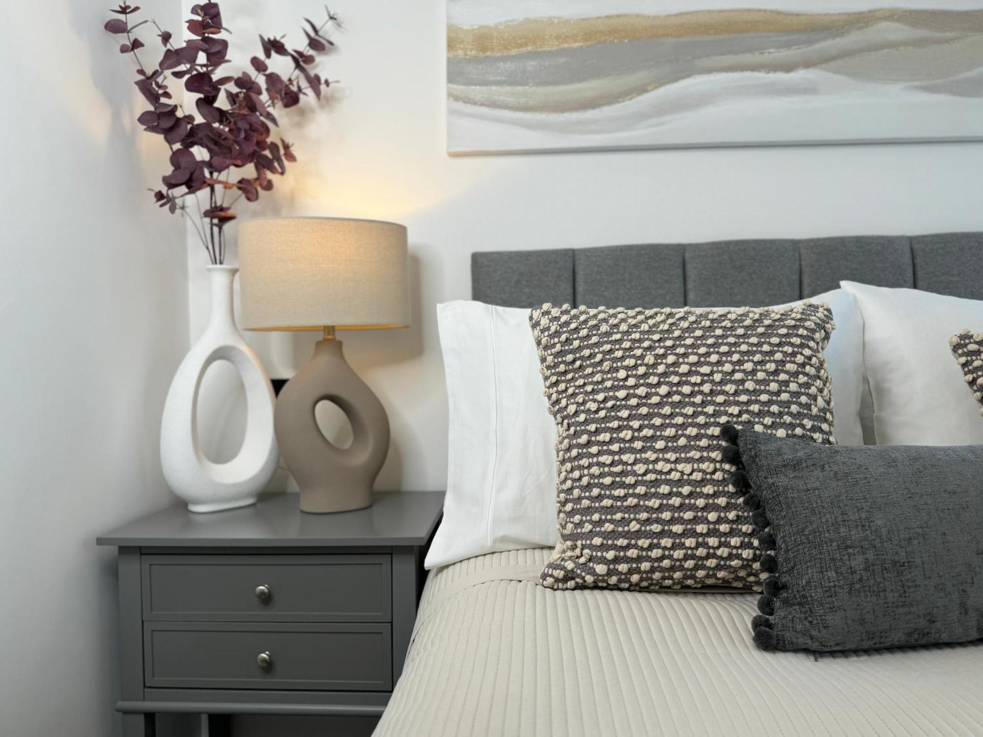 Modern One-Bedroom Apartment سويندون المظهر الخارجي الصورة