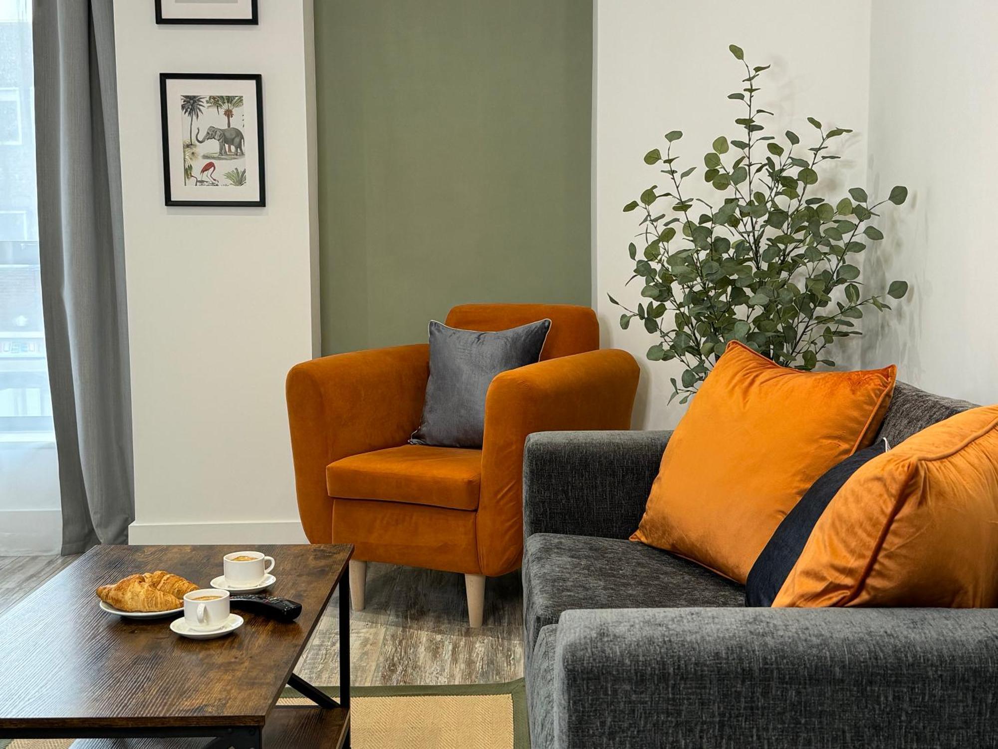 Modern One-Bedroom Apartment سويندون المظهر الخارجي الصورة