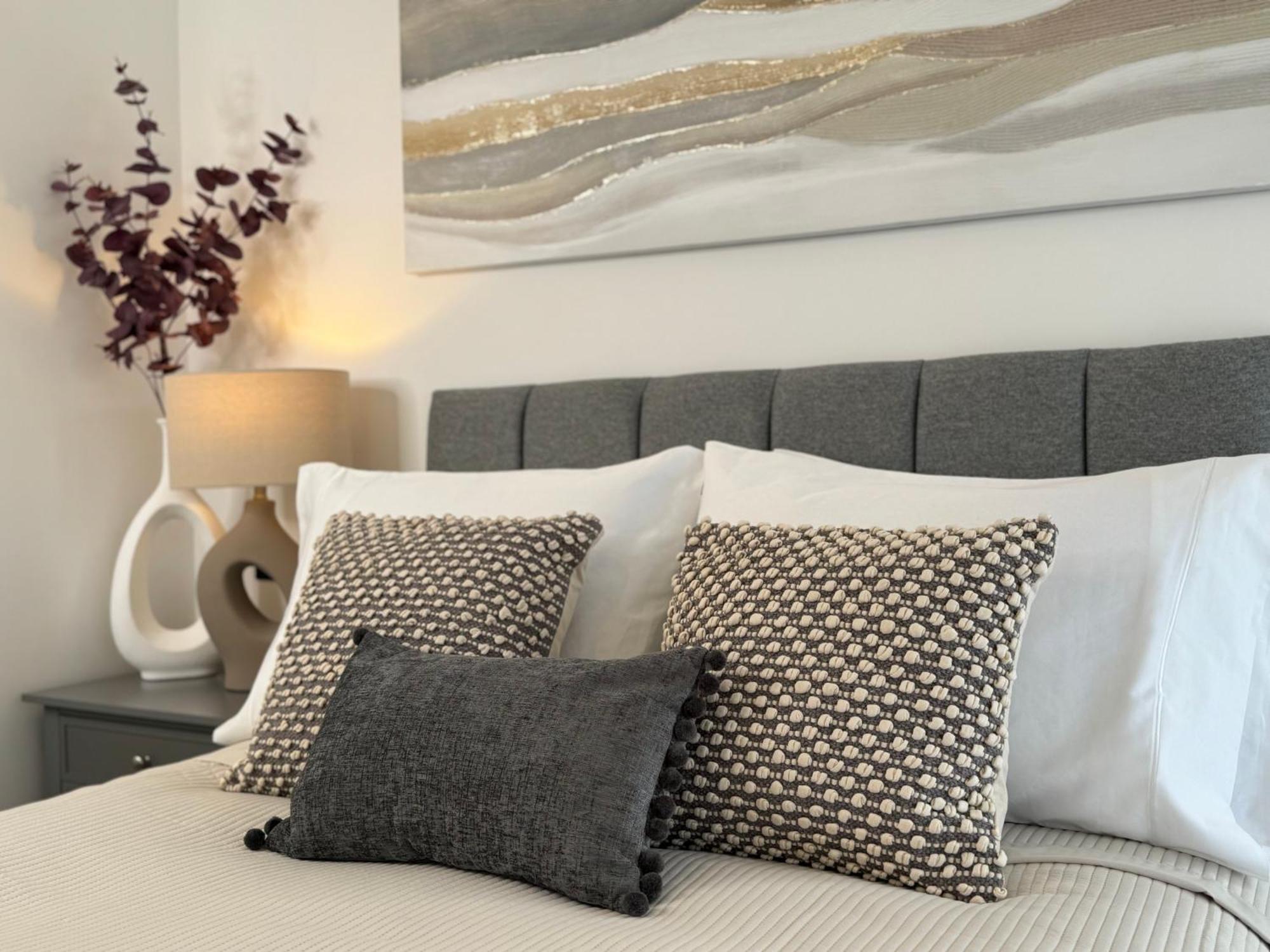 Modern One-Bedroom Apartment سويندون المظهر الخارجي الصورة