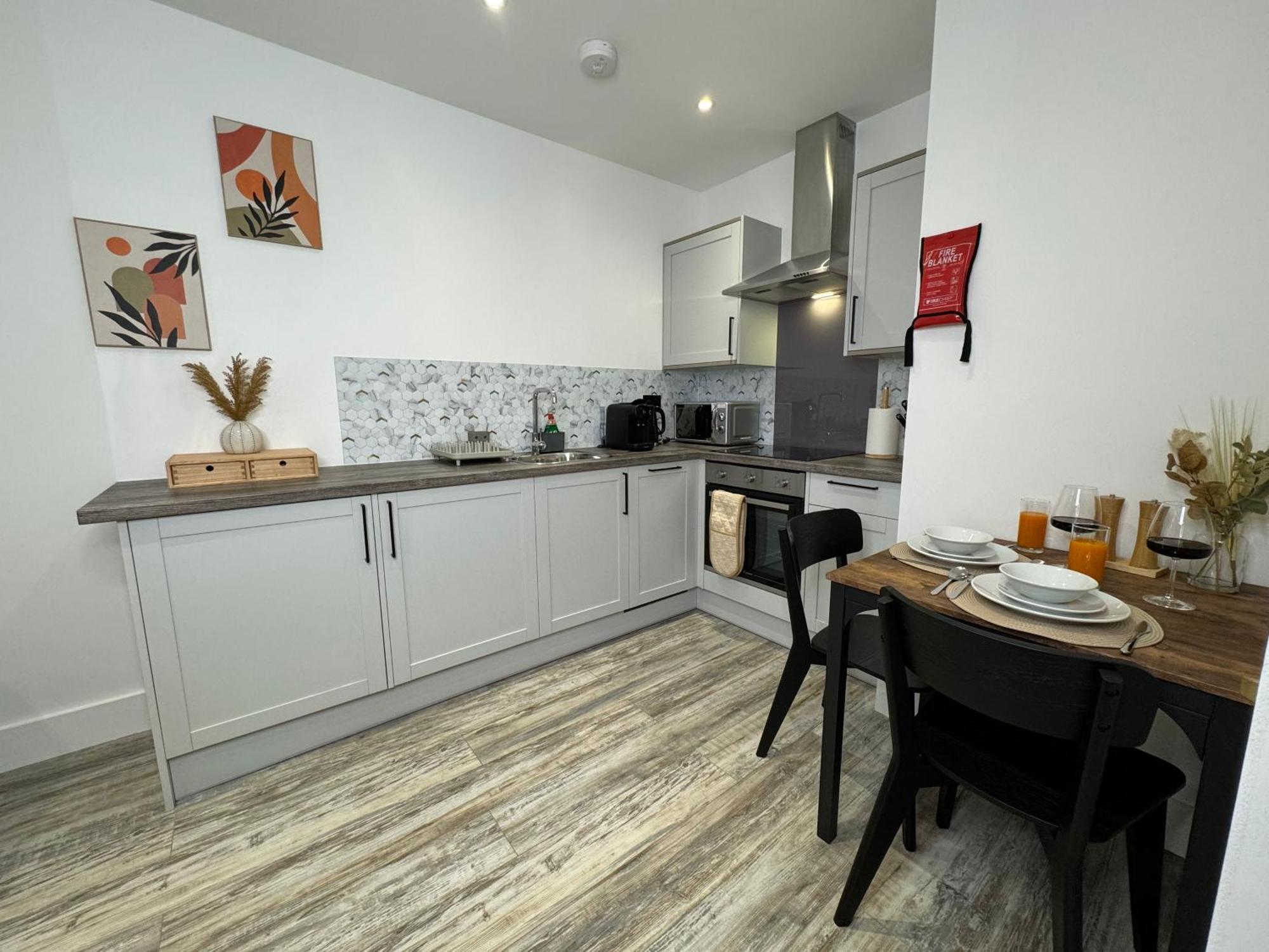 Modern One-Bedroom Apartment سويندون المظهر الخارجي الصورة